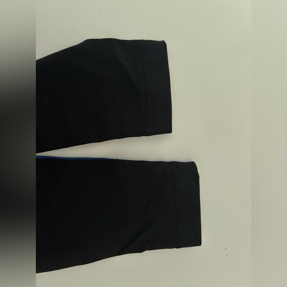 Lululemon Wunder Under pants with blue colour-blocked panels. - Picture 5 of 7